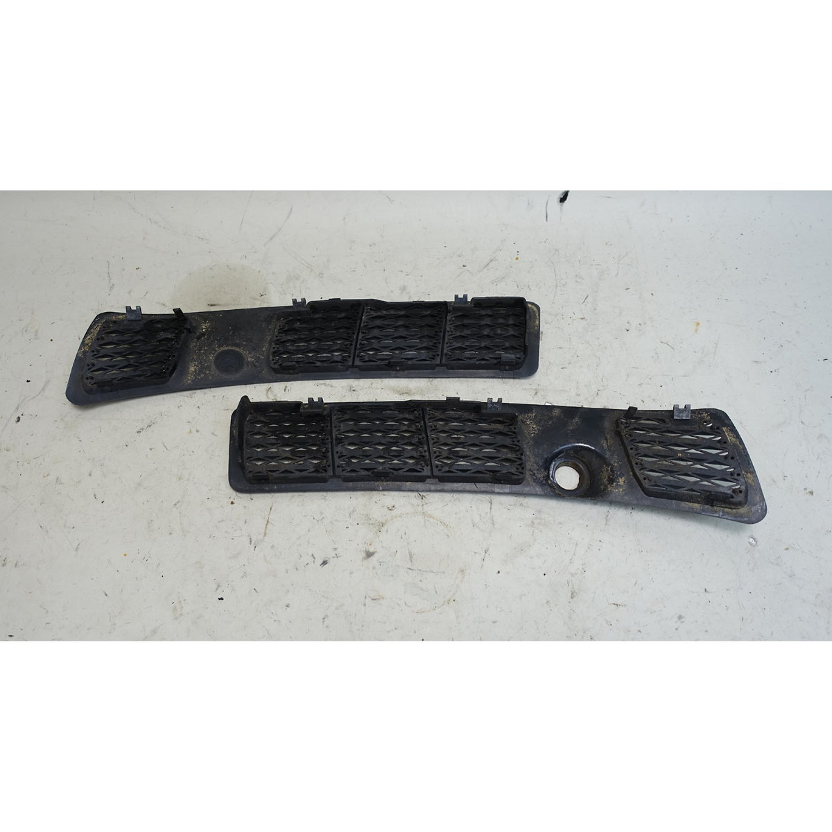 1984-1993 BMW E30 3-Series Air Inlet Cowl Hood Intake Grille Pair Left Right OEM