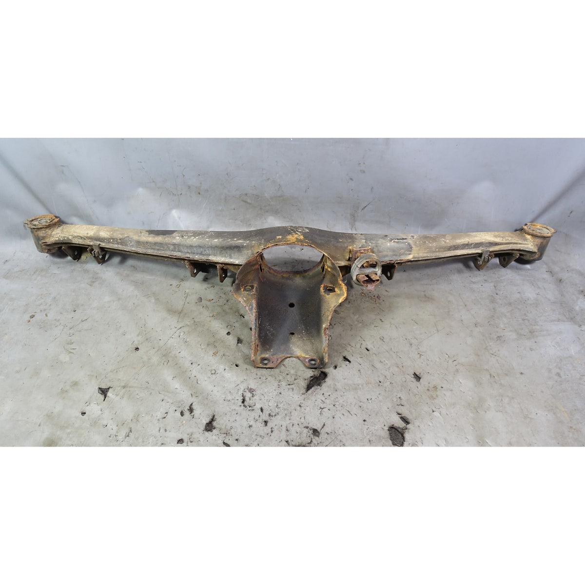 84-93 BMW E30 3-Series Factory Rear Axle Sub Frame Axle Carrier Cross Member OE