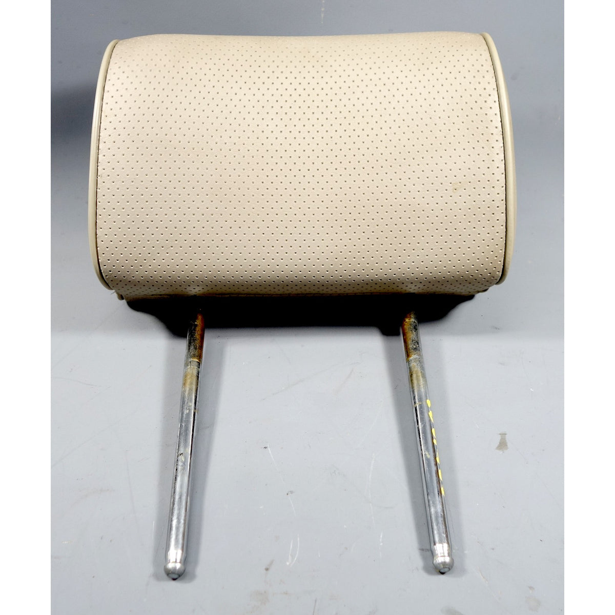 1979-1984 BMW E28 E23 Front Seat Adjustable Headrest Pearl Beige Vinyl OEM