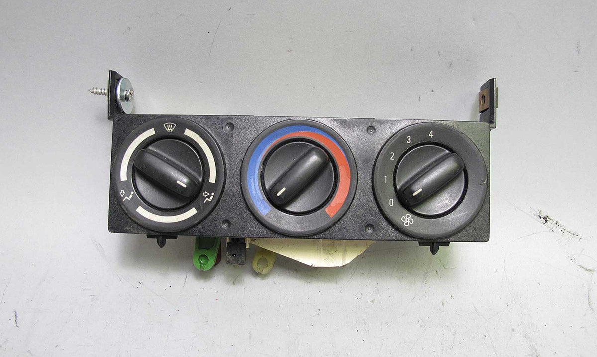 BMW Z3 Roadster Coupe Climate Control Unit Face Panel w Knobs Factory 1996-2002