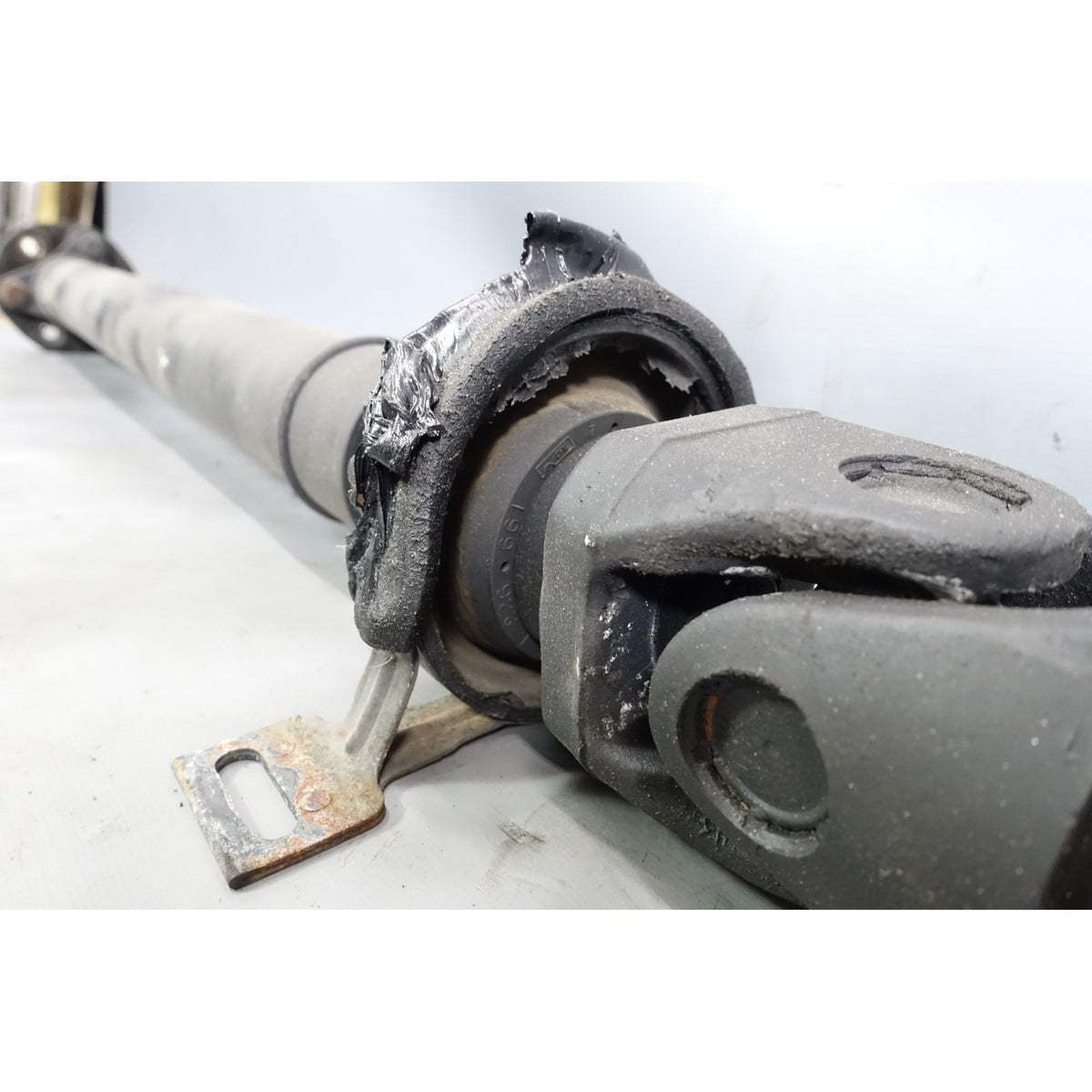 01-03 BMW E39 525i 530i Drive Propeller Shaft Driveshaft for Automatic Trans OEM