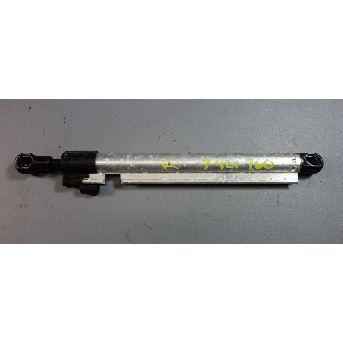 2015-2017 BMW F23 2-Series Convertible Right Tensioning Rod Hydraulic Cylinder