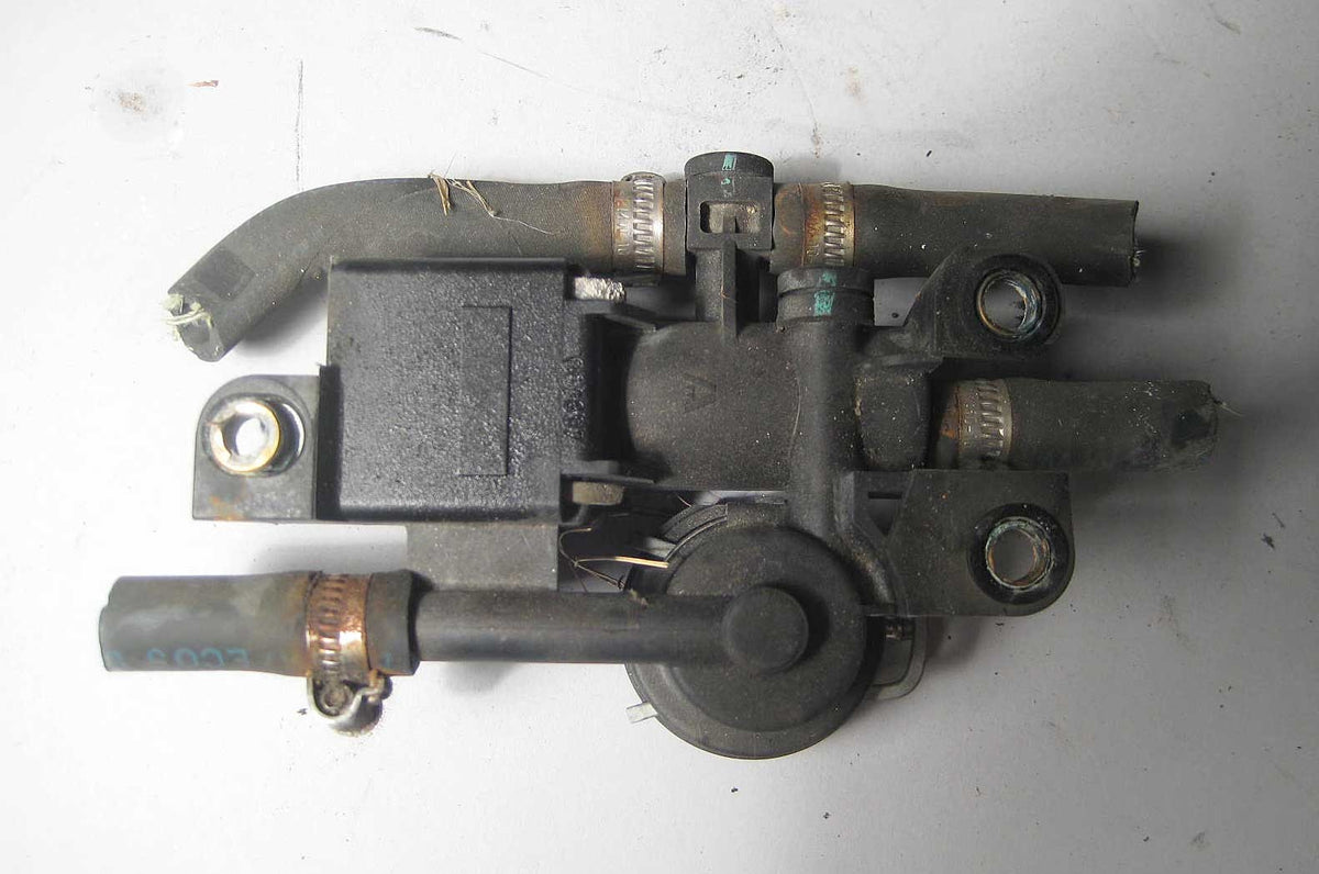 95-01 BMW E36 E38 E39 Z3 Fuel Pressure 3/2 Directional Control Valve Regulator