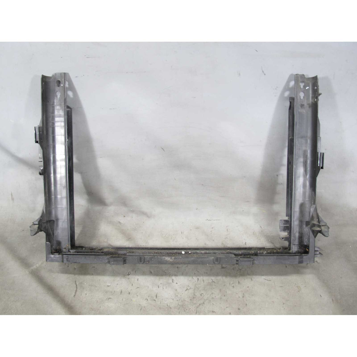 2006-2010 BMW E60 550i E63 650i N62TU 4.8L Radiator Cooling Carrier Frame Module
