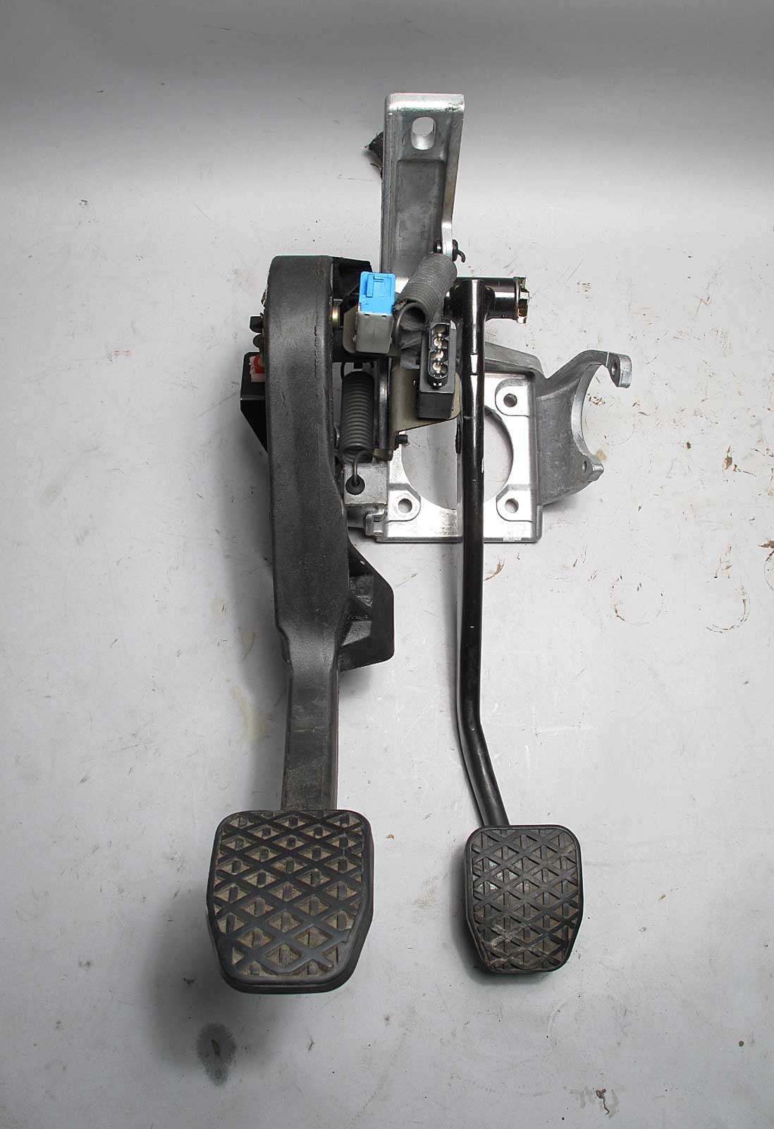 2001-2002 BMW Z3 5-Speed Clutch Pedal Box with Master Cylinder Factory OEM