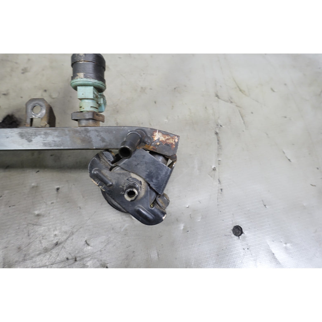 Damaged 1987-1993 BMW E30 325i 325ix M20 Fuel Rail with Injectors OEM 1987-1993