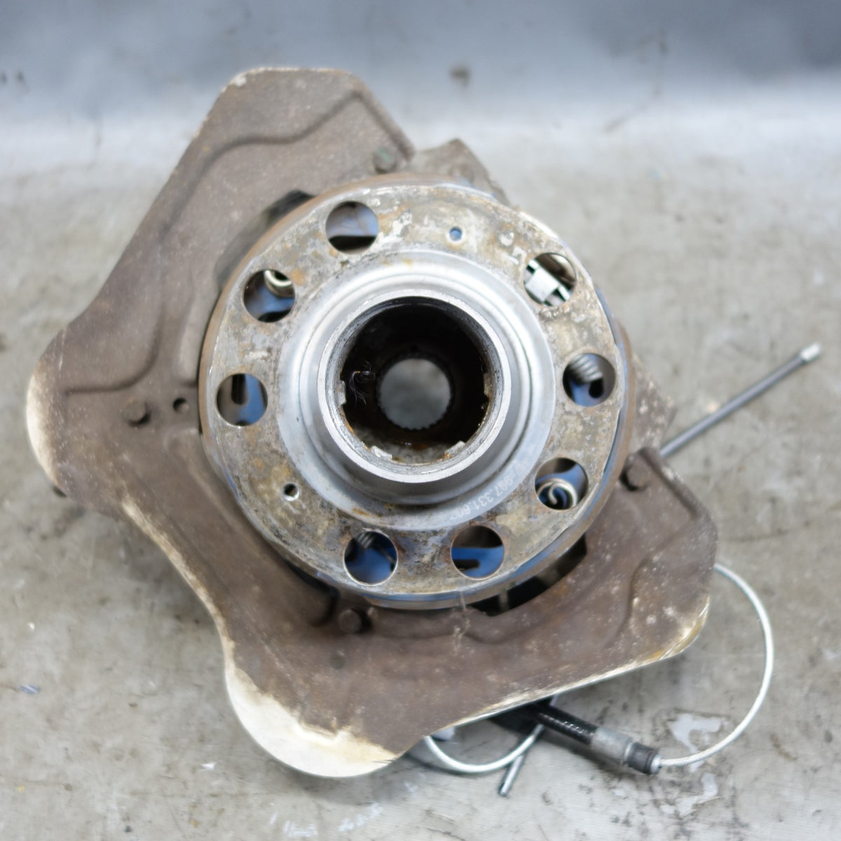 2010-2012 Porsche 997 911 GTS Rear Left Wheel Hub Carrier w/ Center Lock OEM
