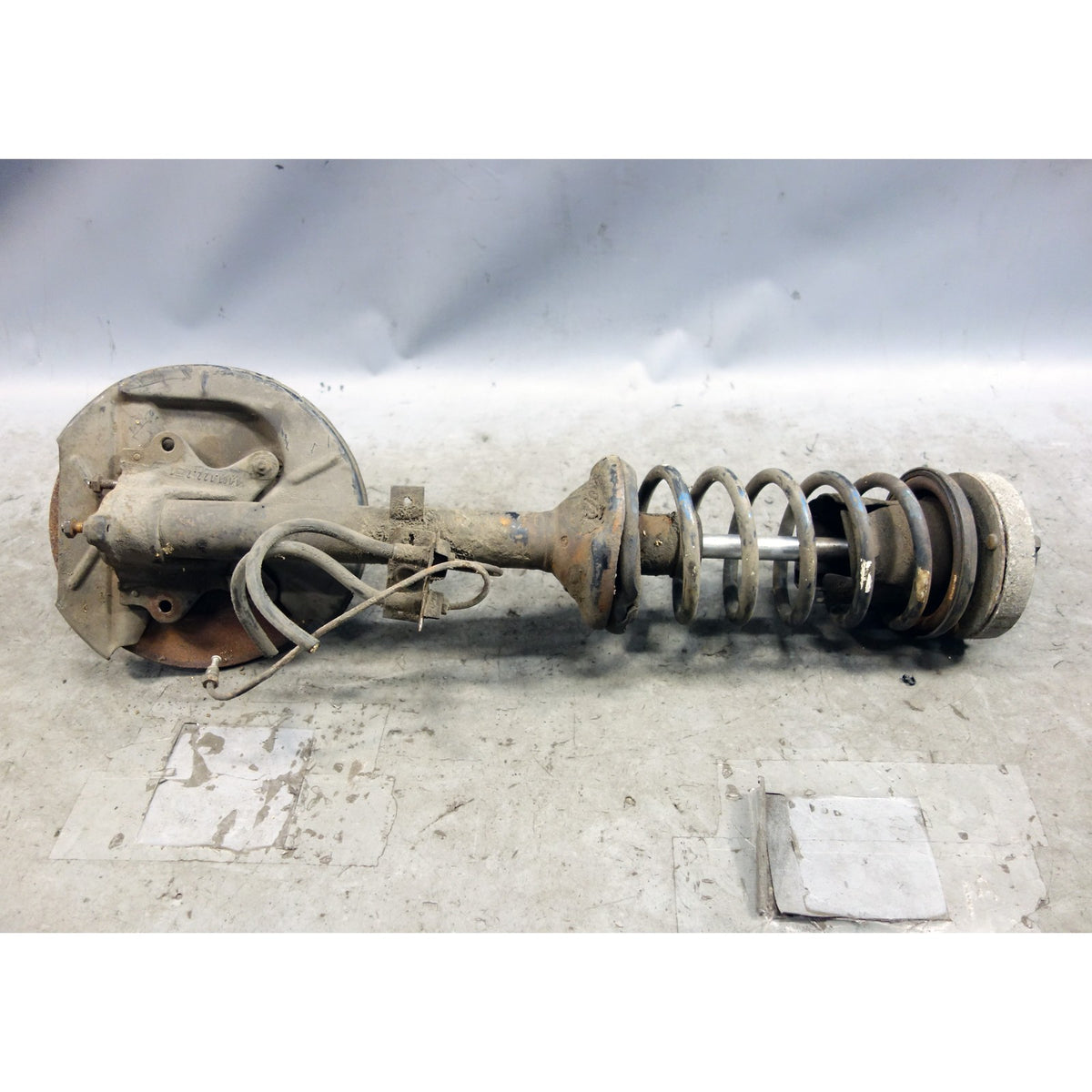 67-76 BMW 114 2002 1602 Coupe Right Front Passenger Strut Wheel Hub Assembly OEM