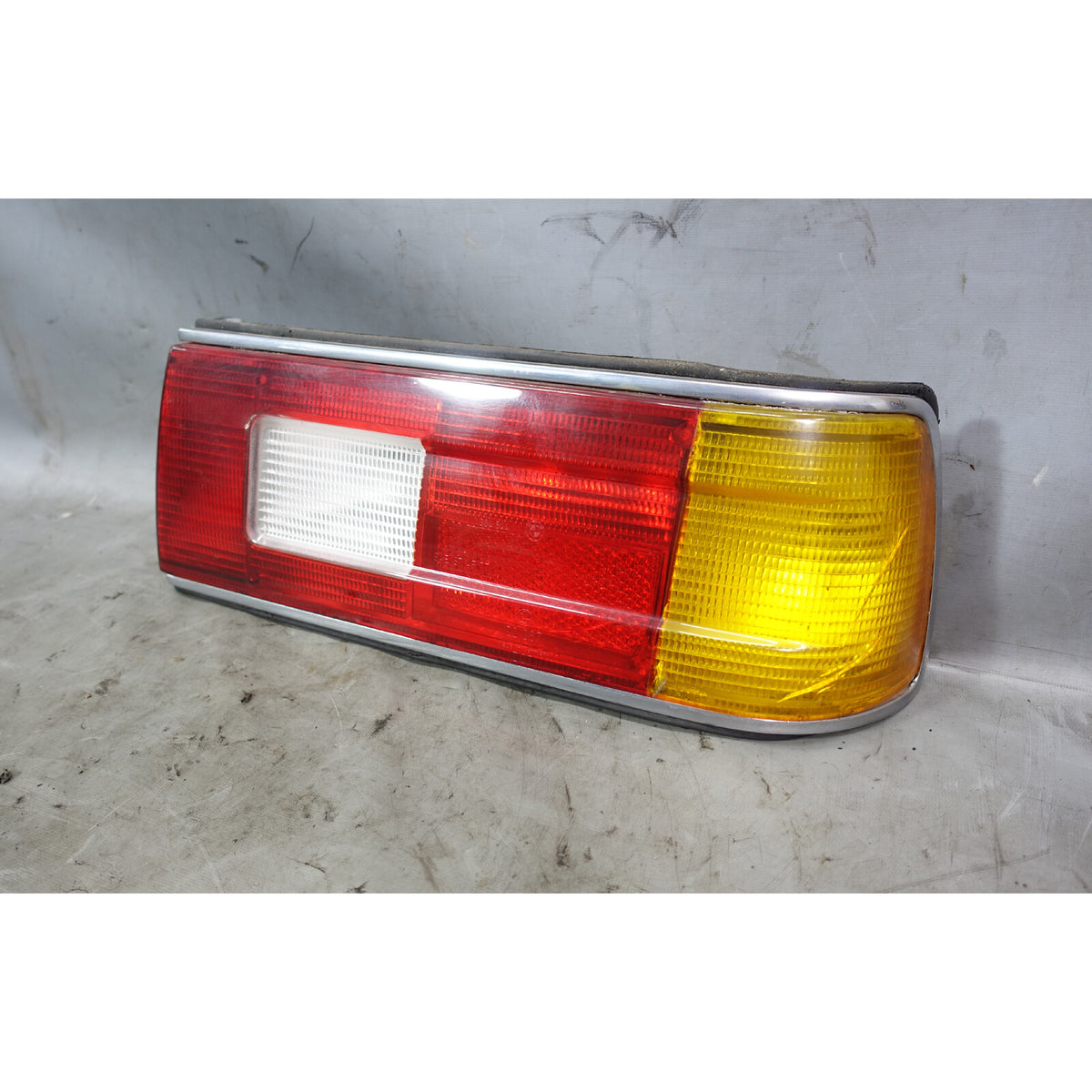 Damaged 78-87 BMW E23 7-Series Factory Right Passenger Rear Tail Light Lamp OEM