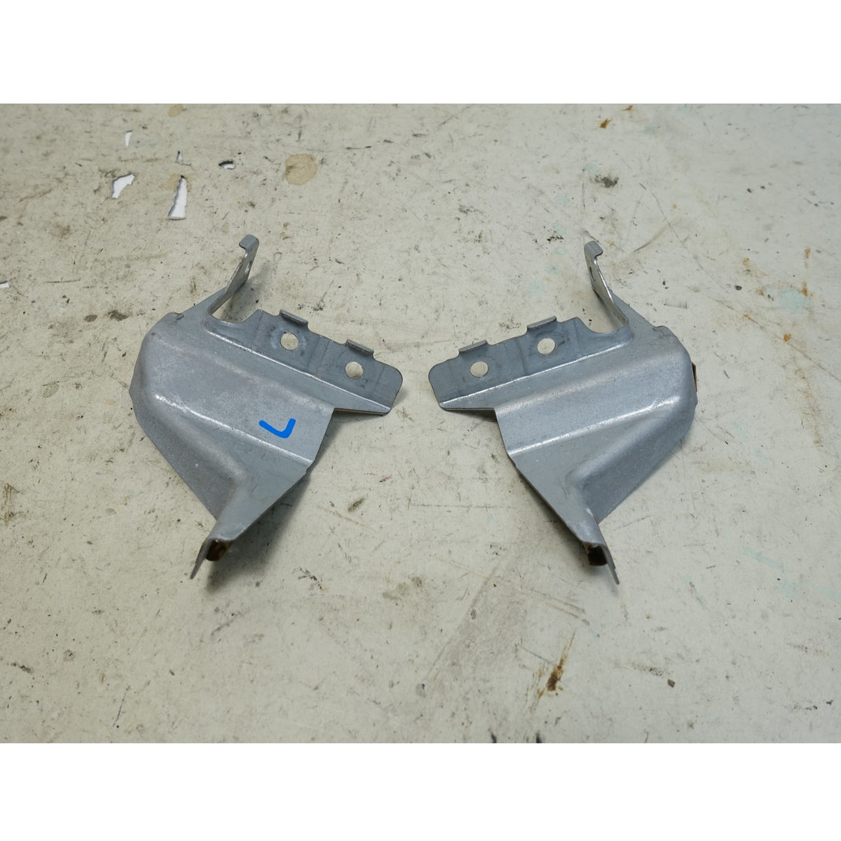 1996-2002 BMW Z3 Roadster Bracket Pair for Rear Console Lateral Panels OEM NLA