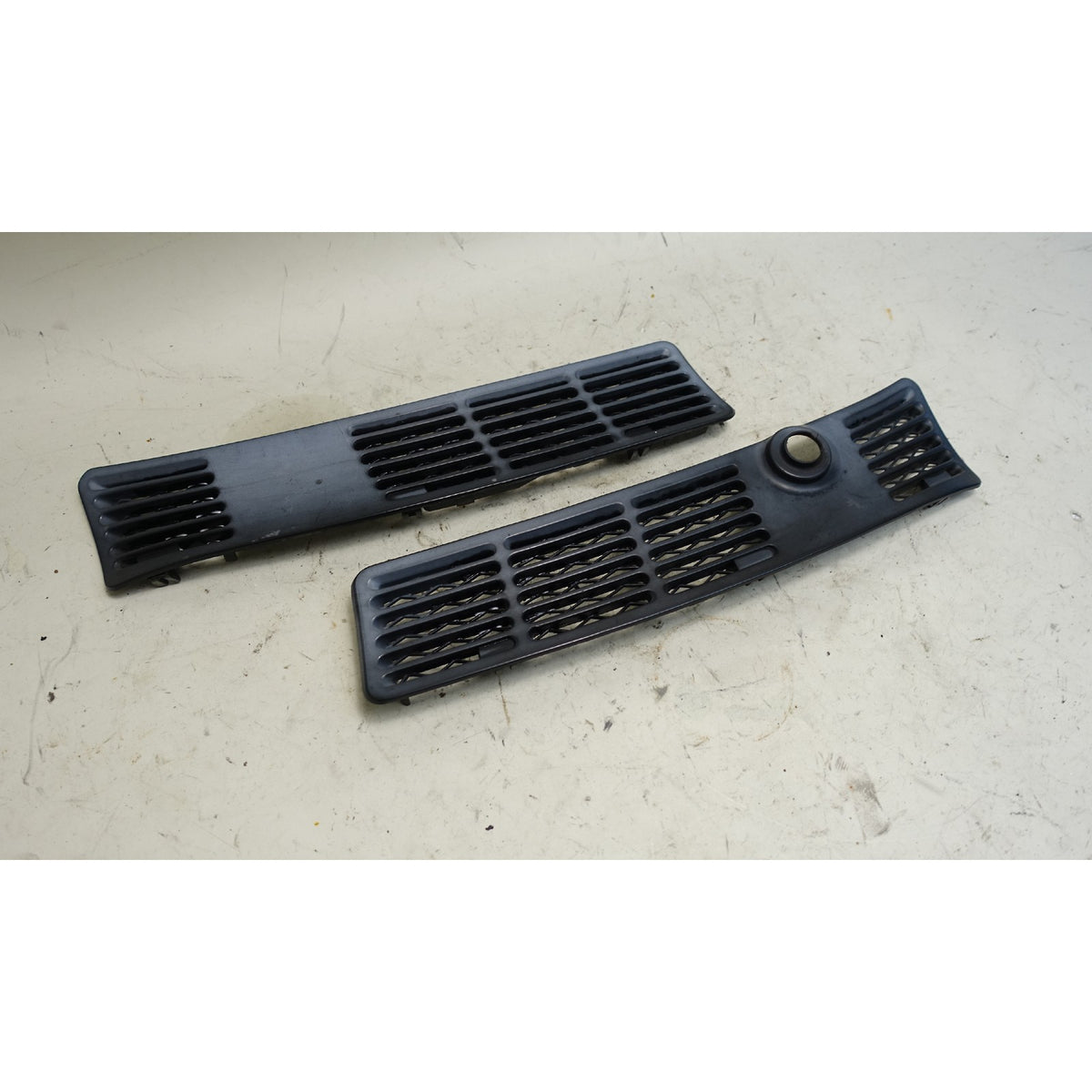 1984-1993 BMW E30 3-Series Air Inlet Cowl Hood Intake Grille Pair Left Right OEM