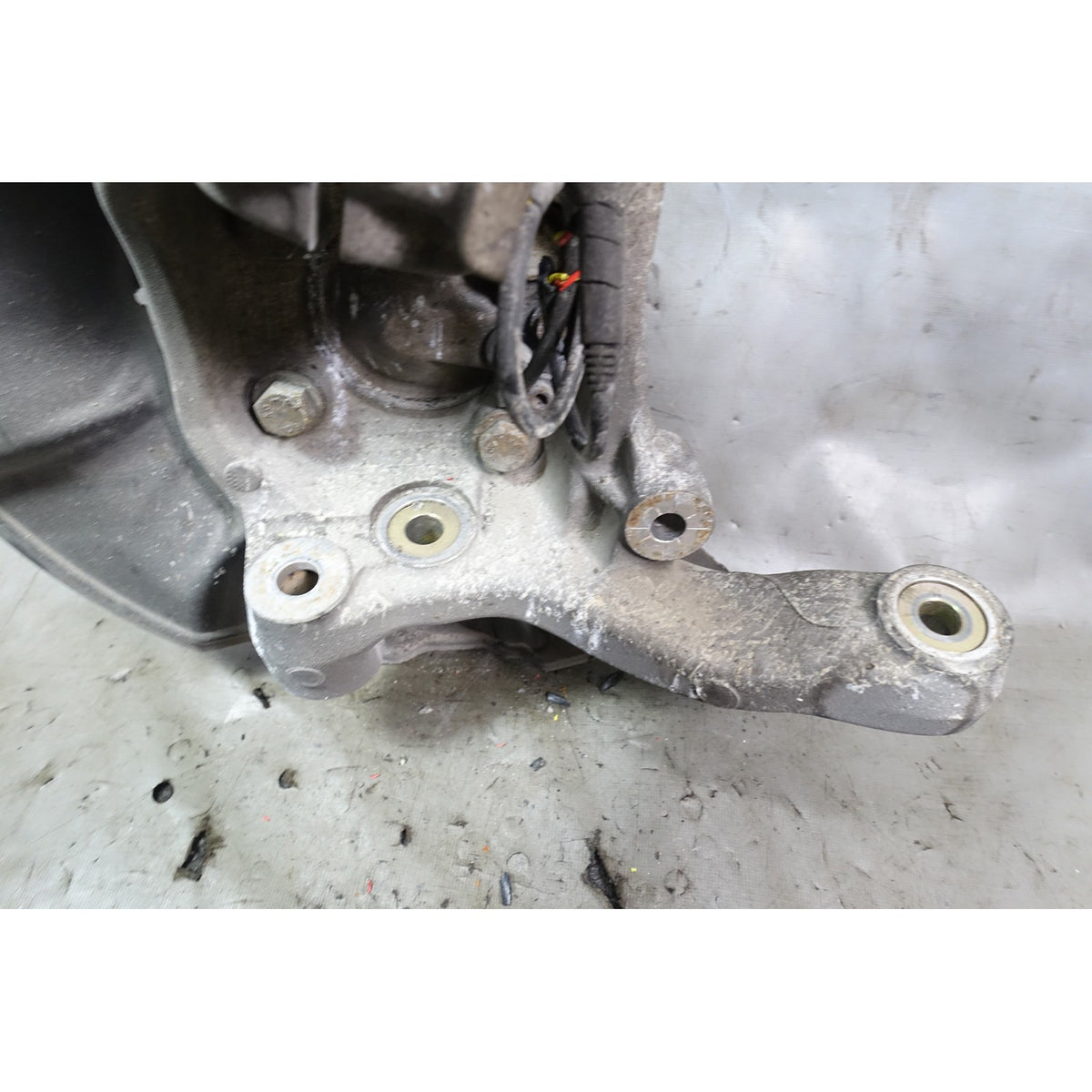 Damaged BMW E39 M5 ///M Right Front Drivers Wheel Hub Bearing Knuckle Assembly
