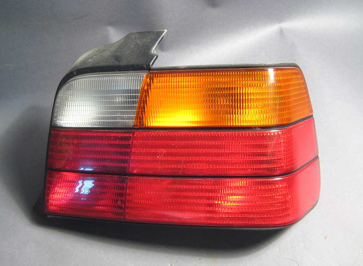 BMW E36 4dr Sedan Right Passenger Tail Light 1992-1998 325i 328i M3 OEM USED