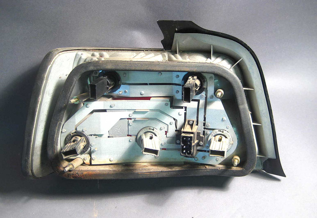 BMW E36 4dr Sedan Right Passenger Tail Light 1992-1998 325i 328i M3 OEM USED