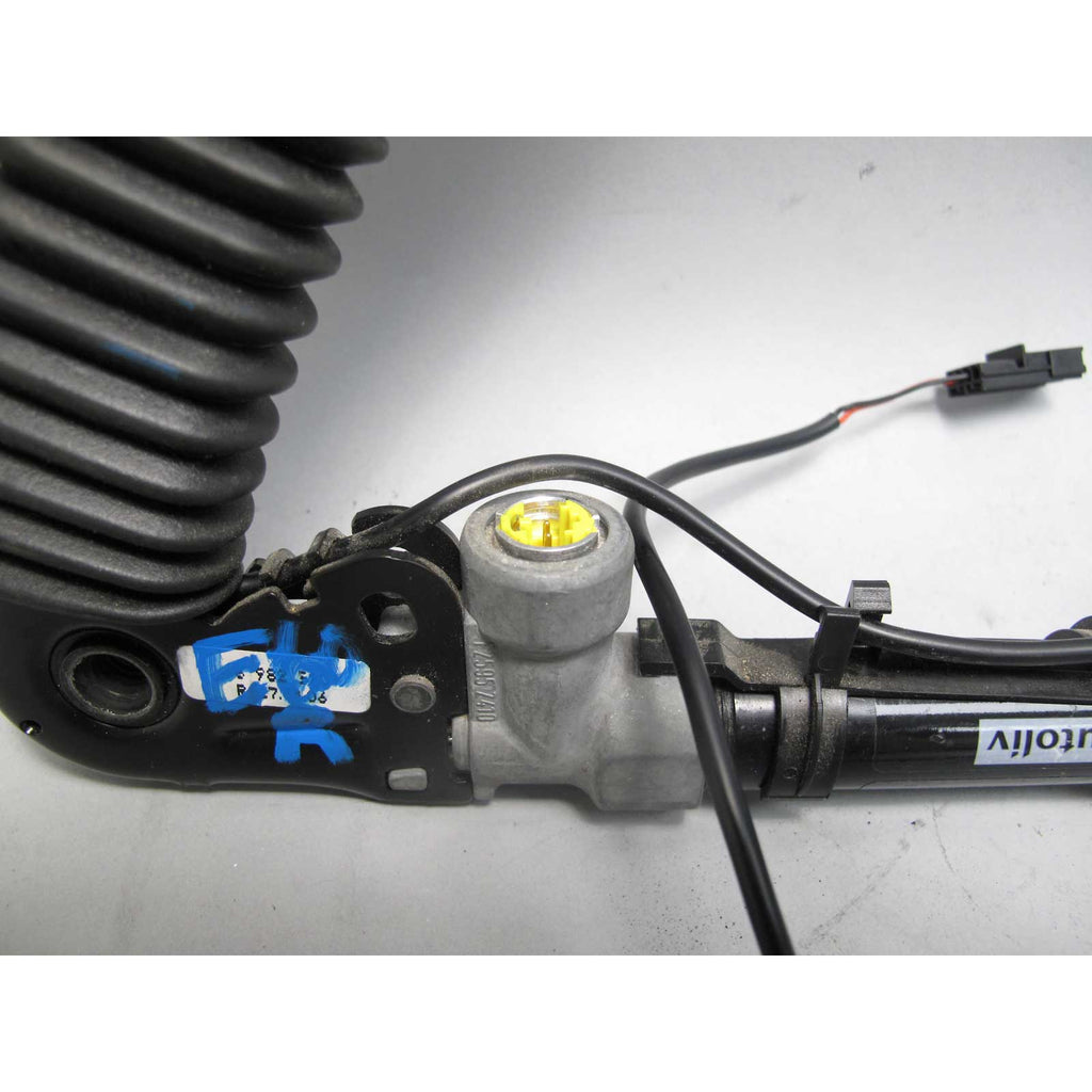 04-10 BMW E60 5-Series E61 Right Front Passenger Seat Belt Buckle Receptacle OEM