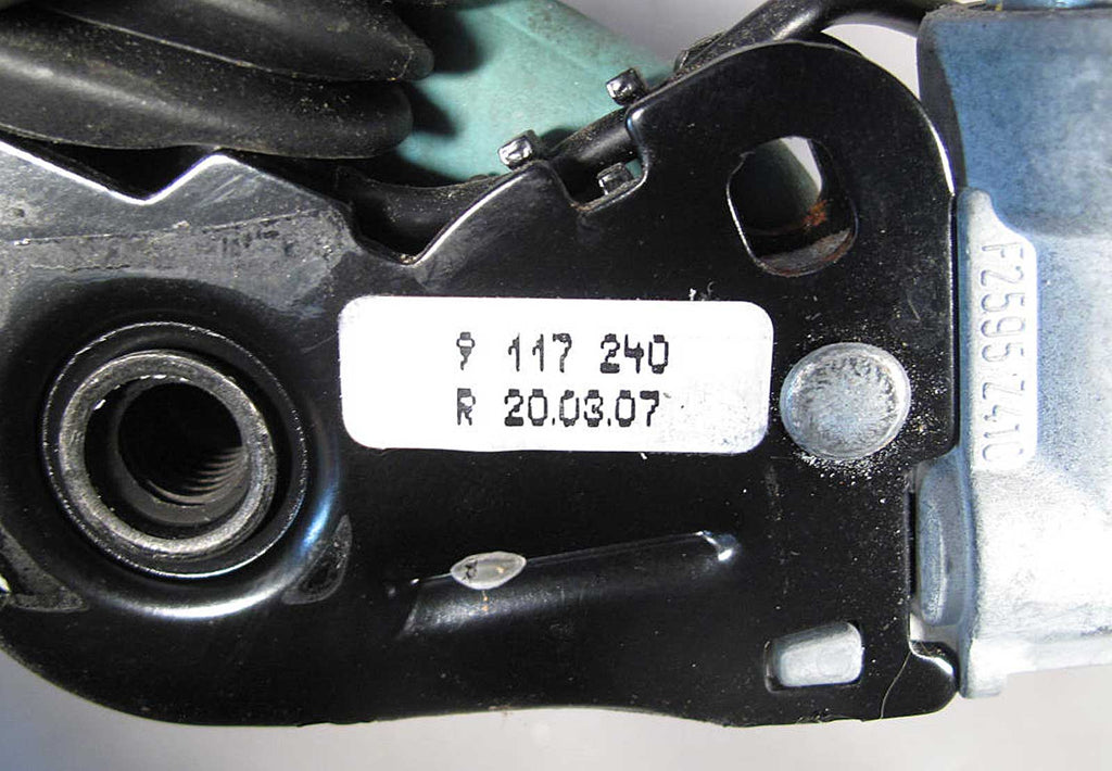 04-10 BMW E60 5-Series E61 Right Front Passenger Seat Belt Buckle Receptacle OEM