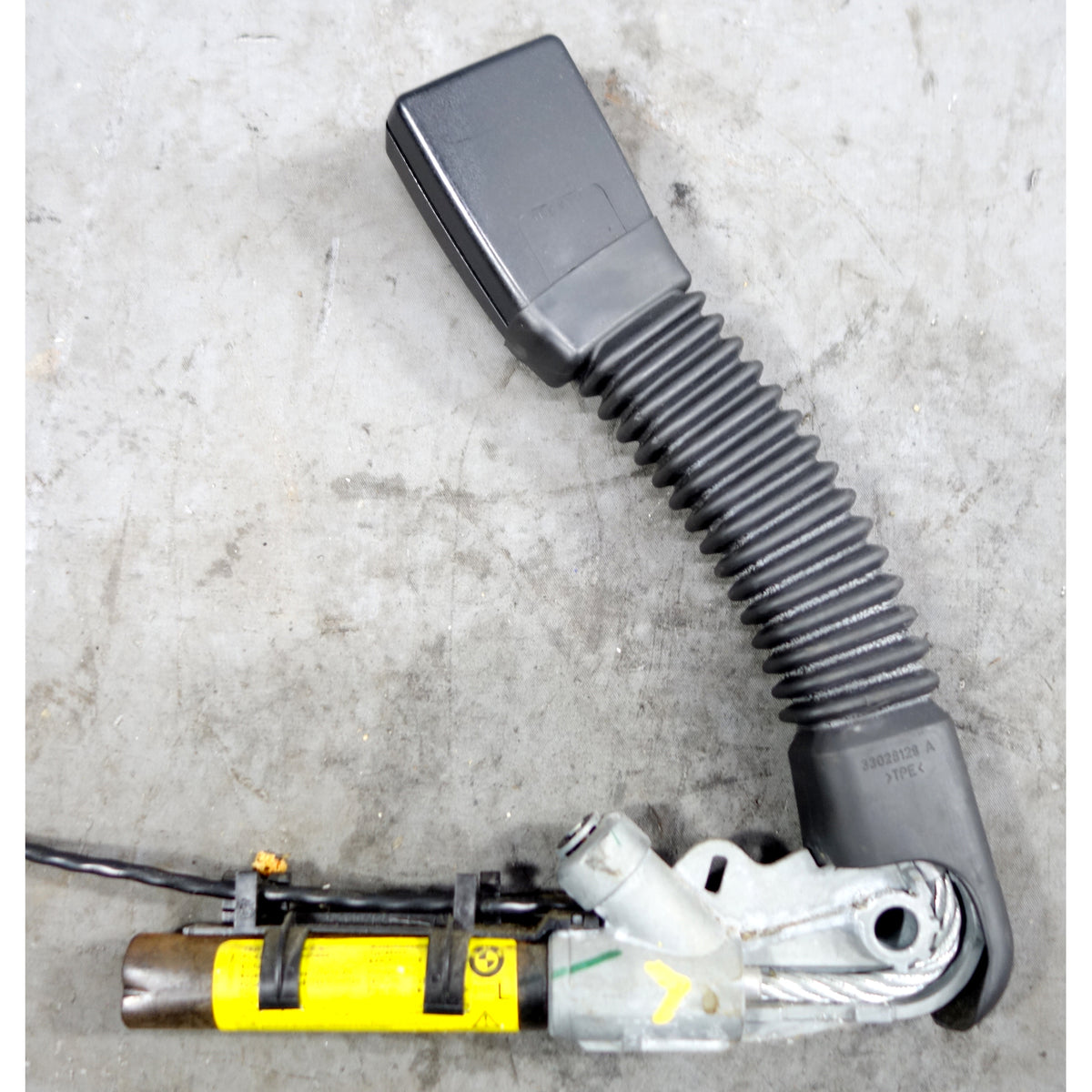 BMW E46 3-Series 6-Series Left Front Driver's Seat Belt Buckle w Tensioner OEM