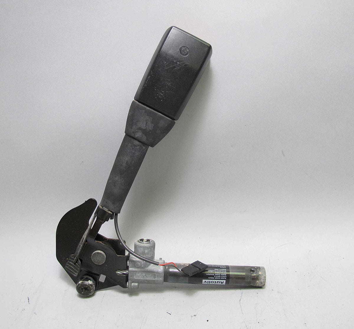 BMW E38 E39 5-Series  Late Model Left Front Drivers Lower Seat Belt Buckle Catch