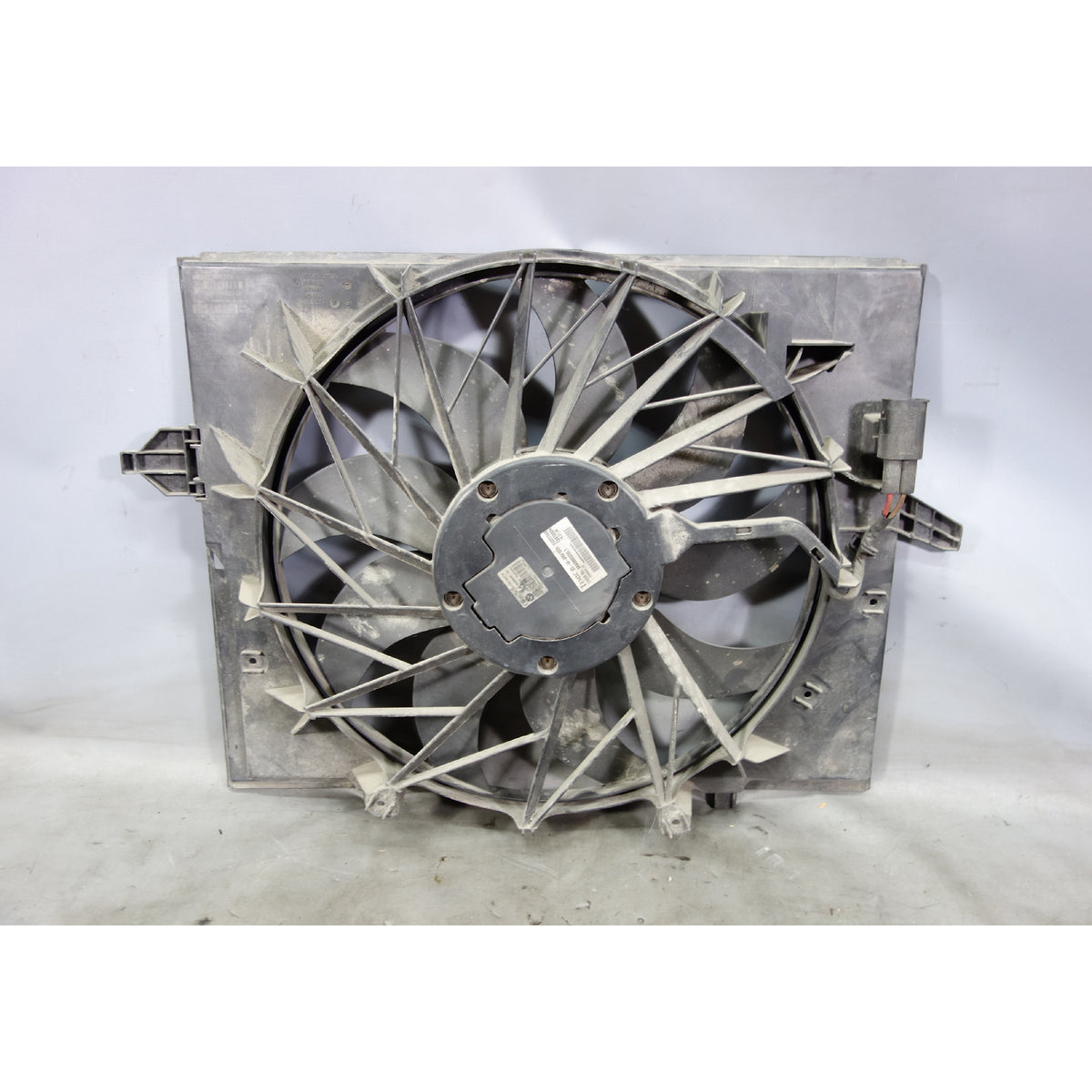 BMW E60 E63 E65 Electric Engine Cooling Fan Assembly 2004-2010 Behr OEM USED