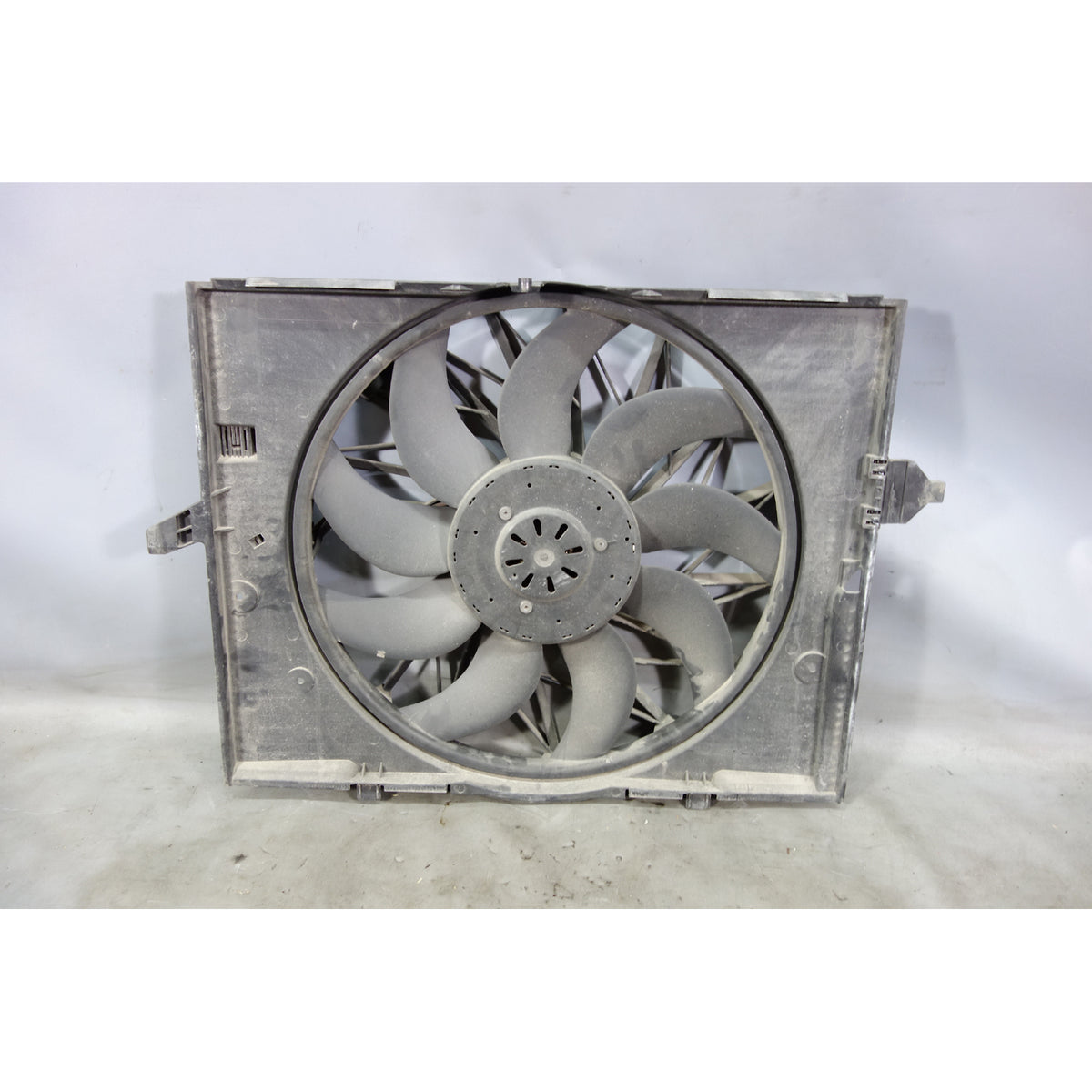 BMW E60 E63 E65 Electric Engine Cooling Fan Assembly 2004-2010 Behr OEM USED