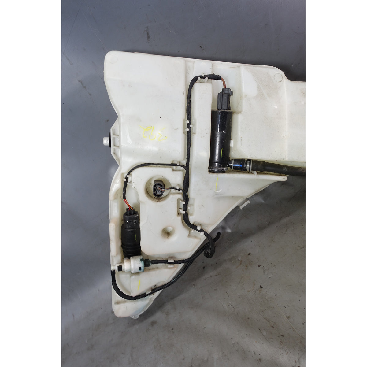 2014-2018 BMW F15 X5 F86 X6M Windshield Washer Fluid Bottle Tank w Headlight OEM
