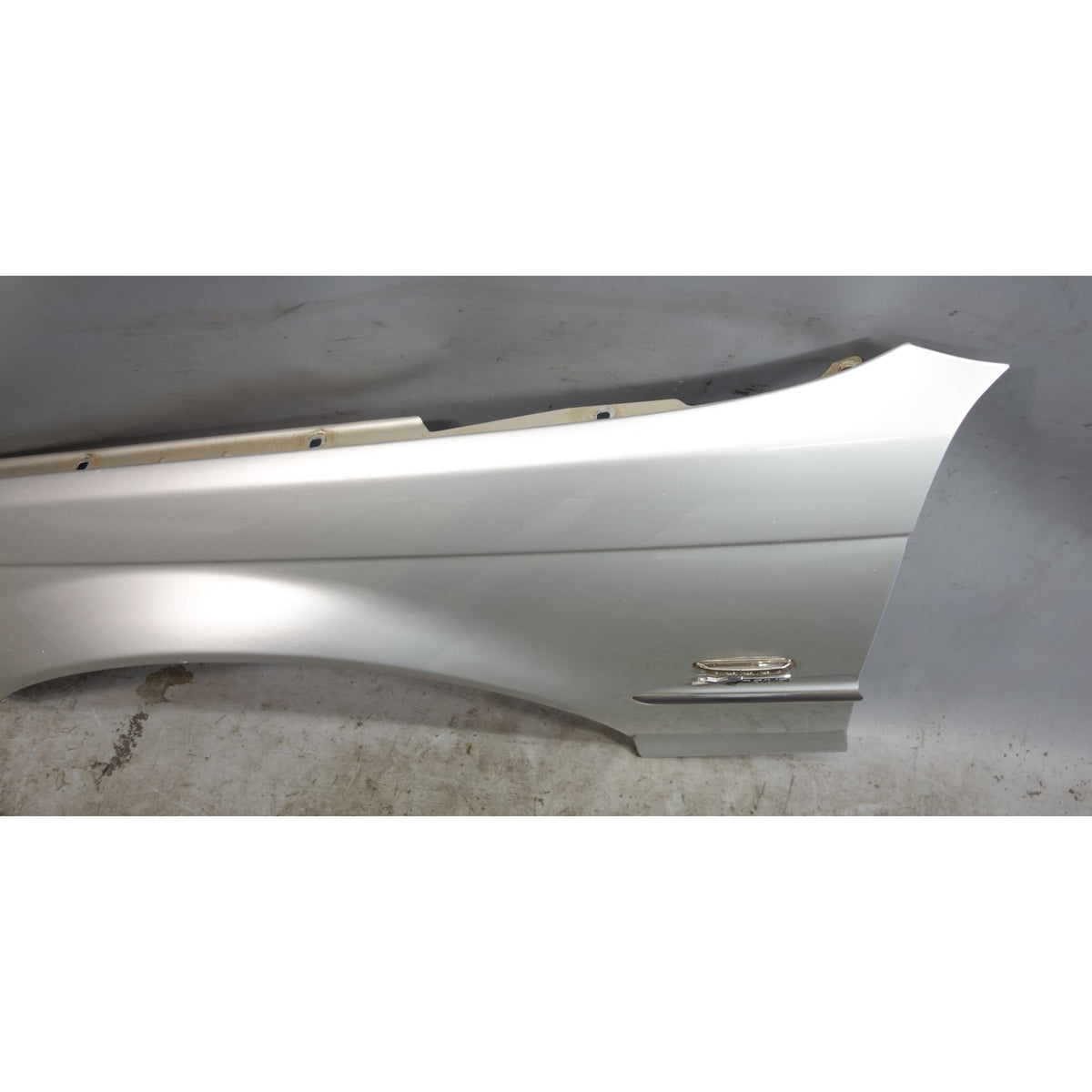 99-01 BMW E46 3-Series 4dr Left Front Fender Quarter Panel Titan Silver OEM