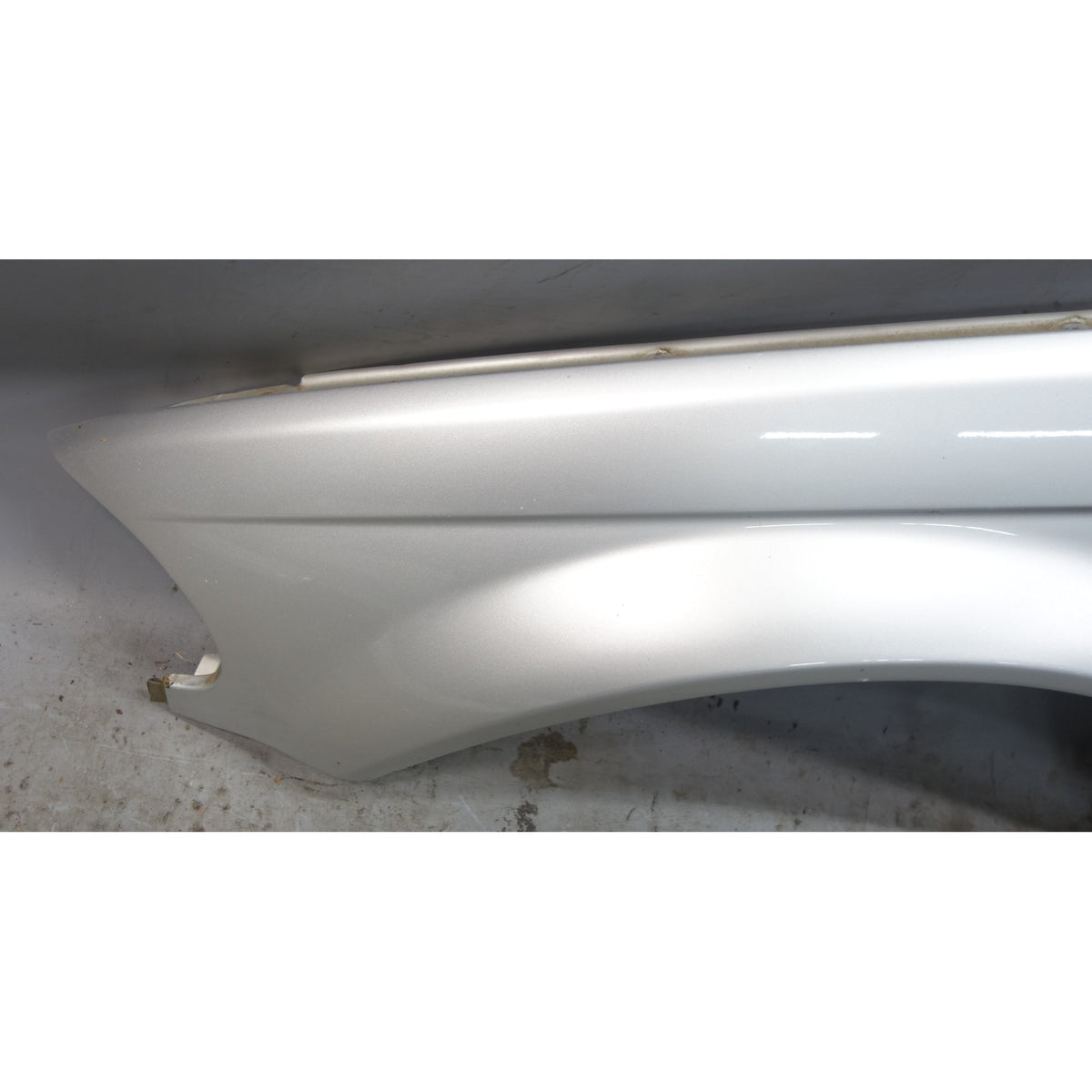 99-01 BMW E46 3-Series 4dr Left Front Fender Quarter Panel Titan Silver OEM