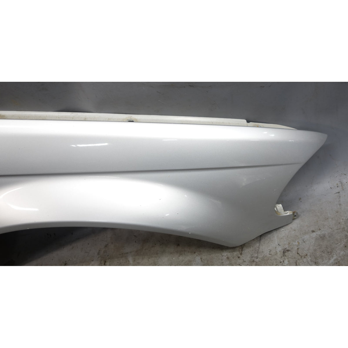 Damaged 1999-2001 BMW E46 3-Series 4dr Right Front Fender Panel Titan Silver OEM