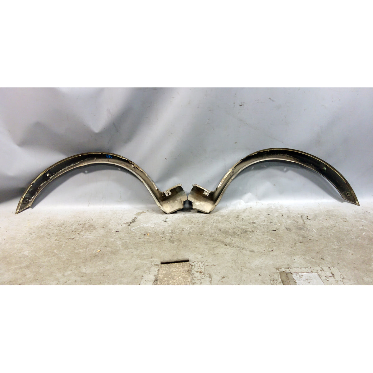 88-91 BMW E30 325ix Wide Wheel Arch Fender Flare Rear Trim Pair Black OEM