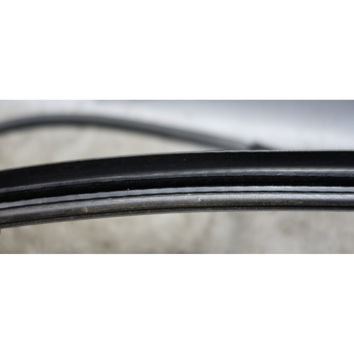 1995-1999 BMW E36 318ti Compact Rear Vent Window Weatherstripping Seal Pair OEM