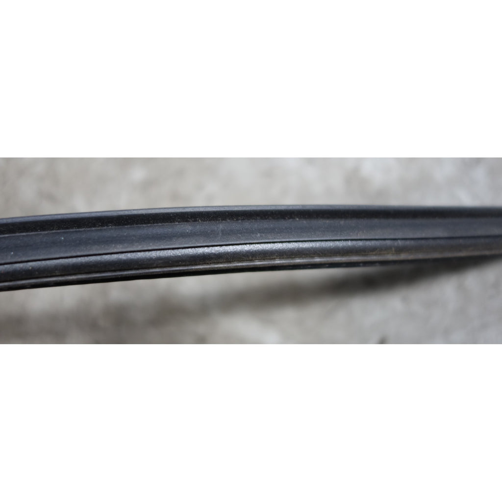 1995-1999 BMW E36 318ti Compact Rear Vent Window Weatherstripping Seal Pair OEM