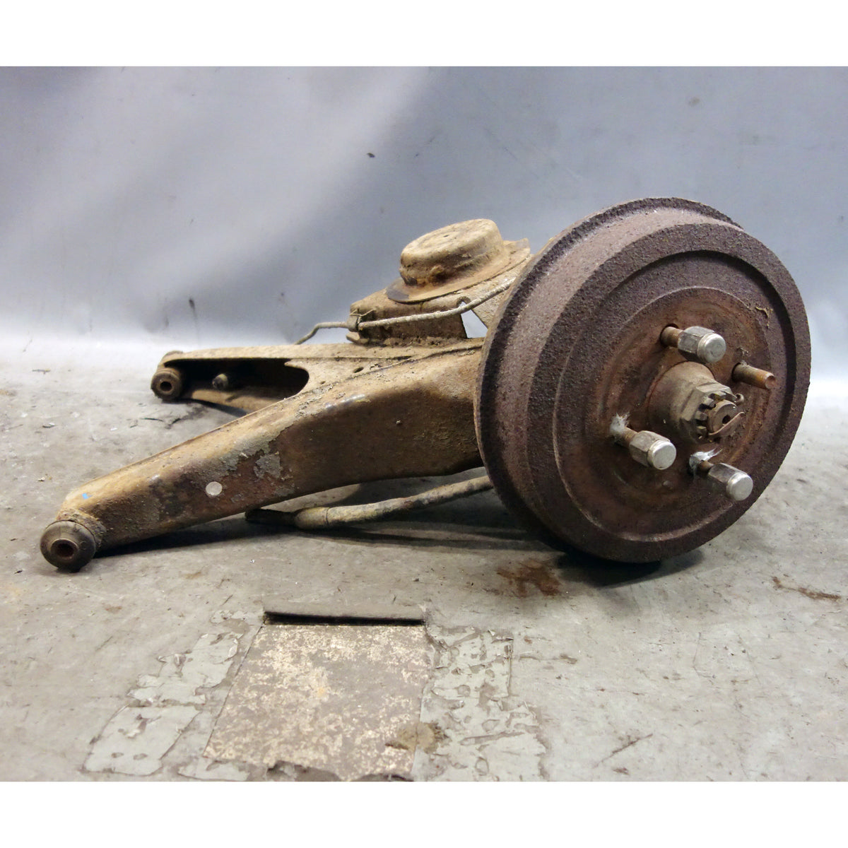 1967-1976 BMW 114 1602 2002 Left Rear Trailing Control Arm Wheel Hub OEM *Note*