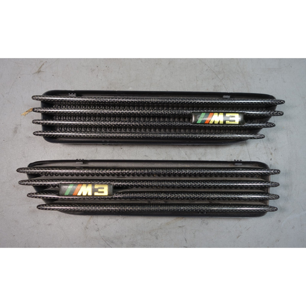 01-06 BMW E46 M3 Front Side Fender Grille Vent Pair Carbon Fiber Aftermarket