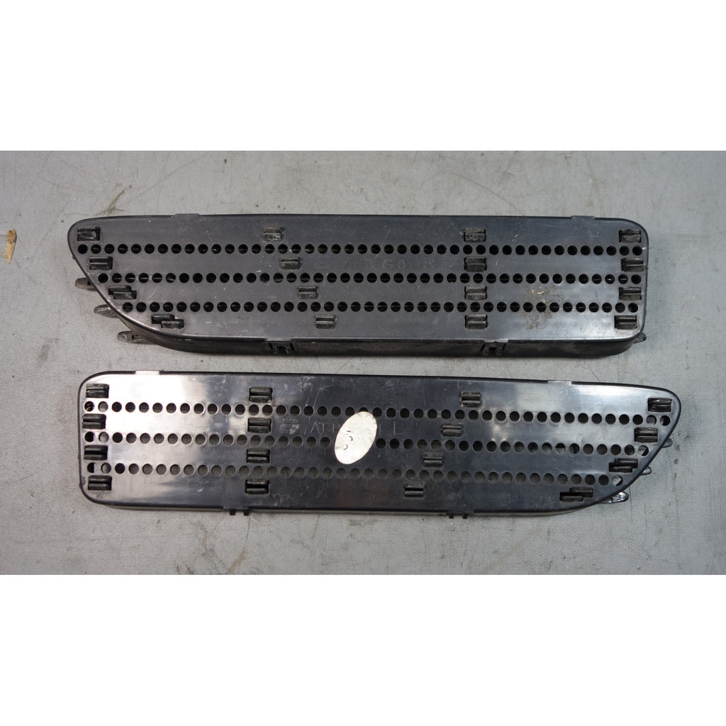 01-06 BMW E46 M3 Front Side Fender Grille Vent Pair Carbon Fiber Aftermarket