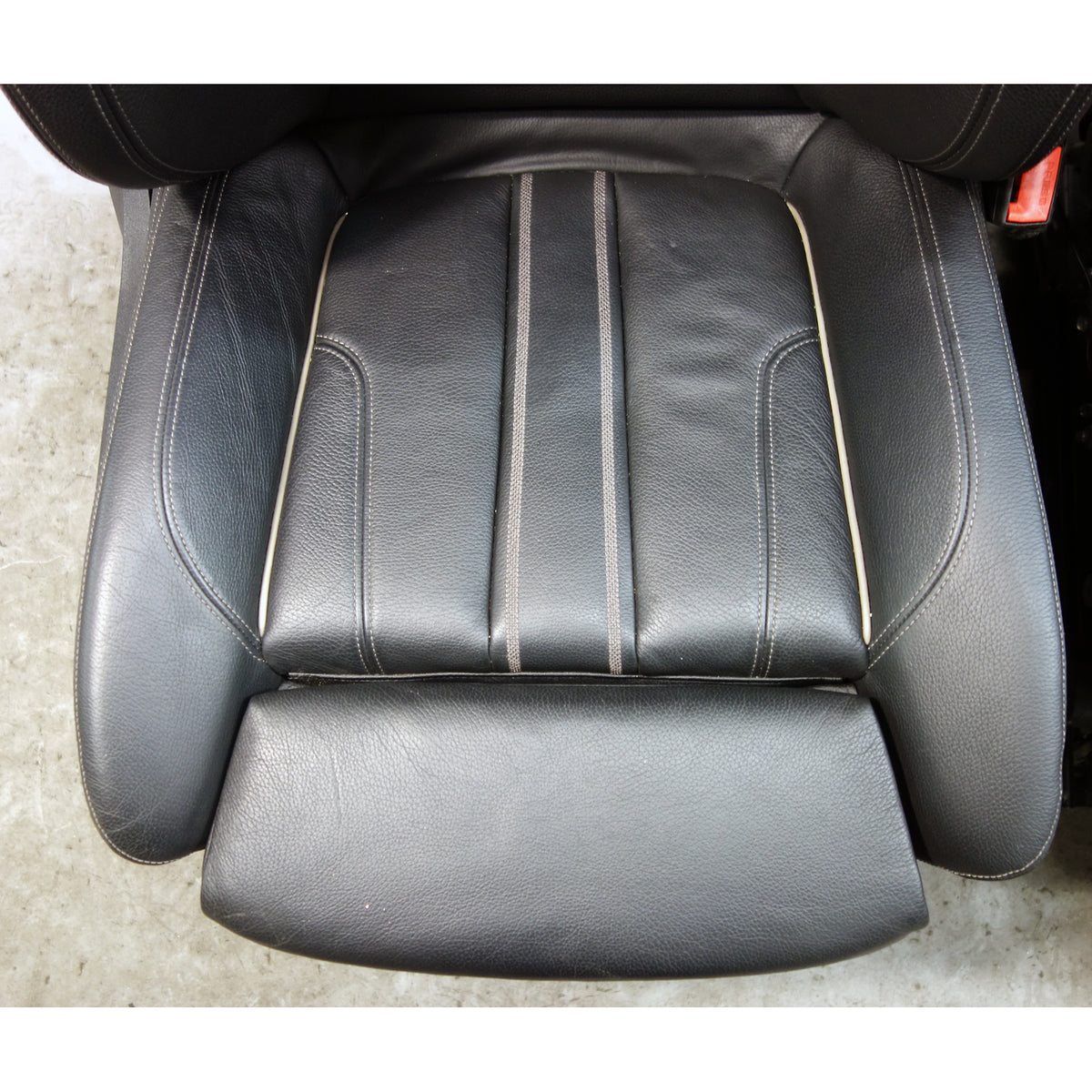 Damaged 17-23 BMW G30 5-Series Front Sport Seat Pair Black Leather Exclusive OEM