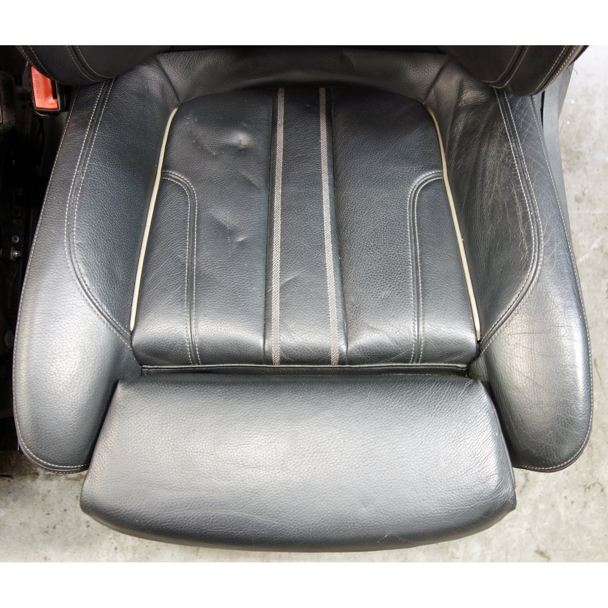 Damaged 17-23 BMW G30 5-Series Front Sport Seat Pair Black Leather Exclusive OEM