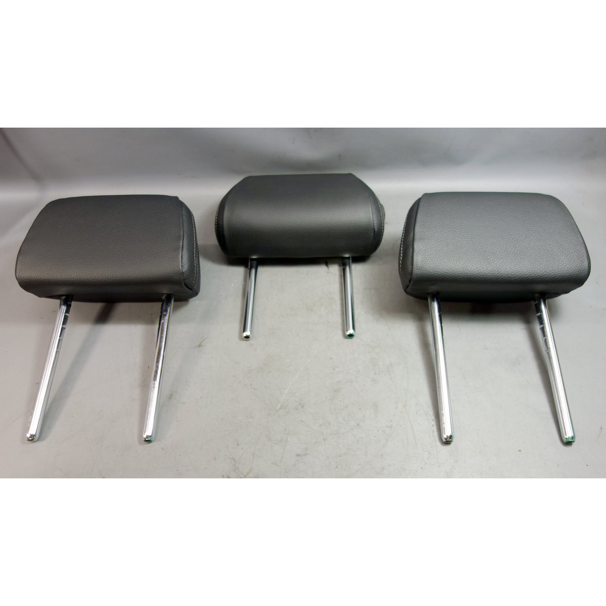 2017-2020 BMW 5-Series G30 OEM Rear Headrest Set Black Dakota Leather 530i 540i