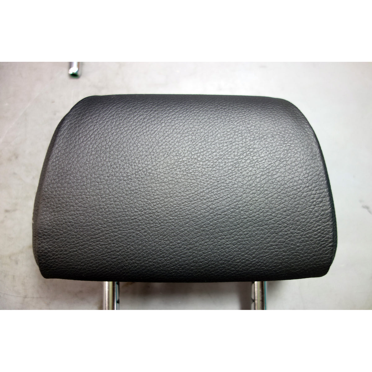 2017-2020 BMW 5-Series G30 OEM Rear Headrest Set Black Dakota Leather 530i 540i