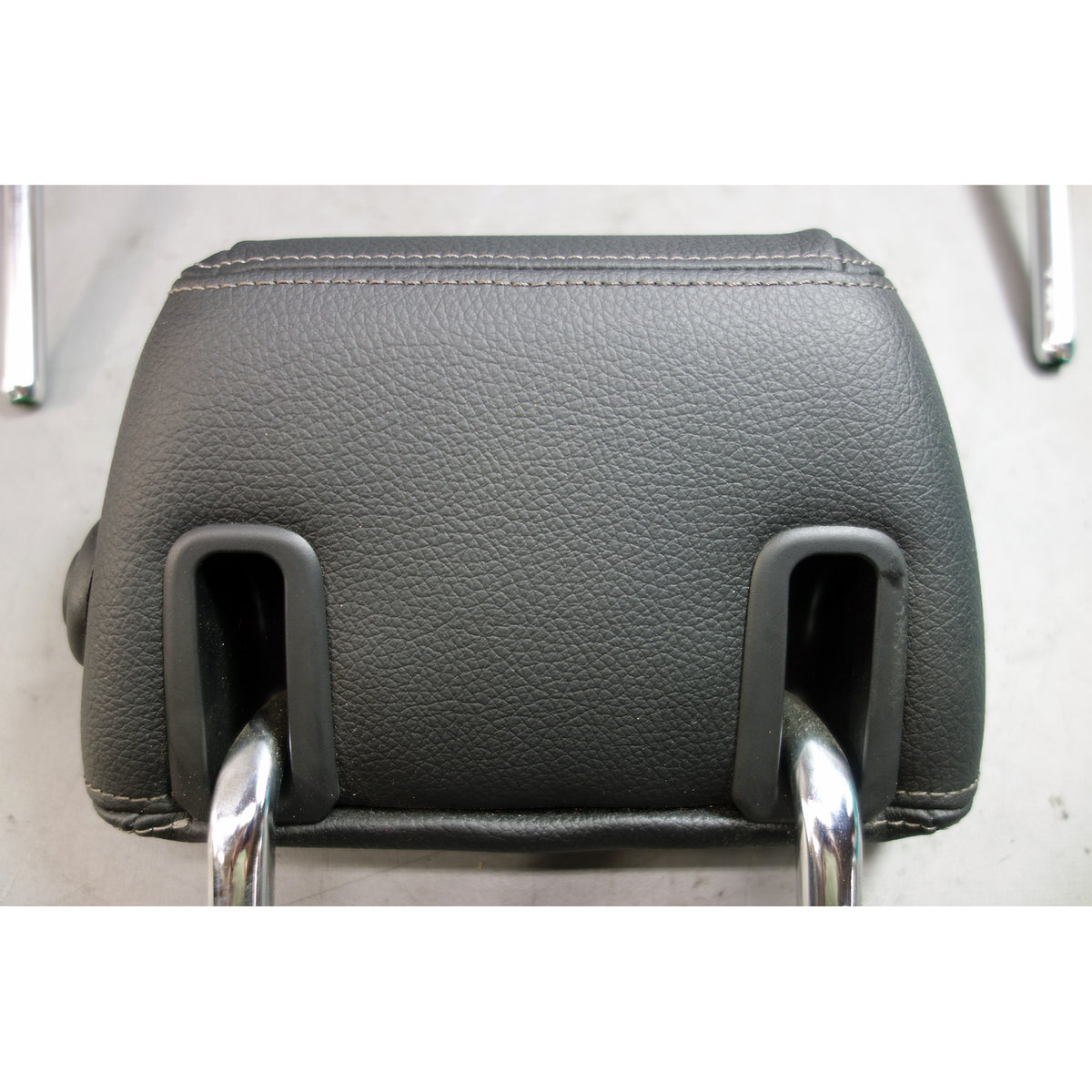 2017-2020 BMW 5-Series G30 OEM Rear Headrest Set Black Dakota Leather 530i 540i