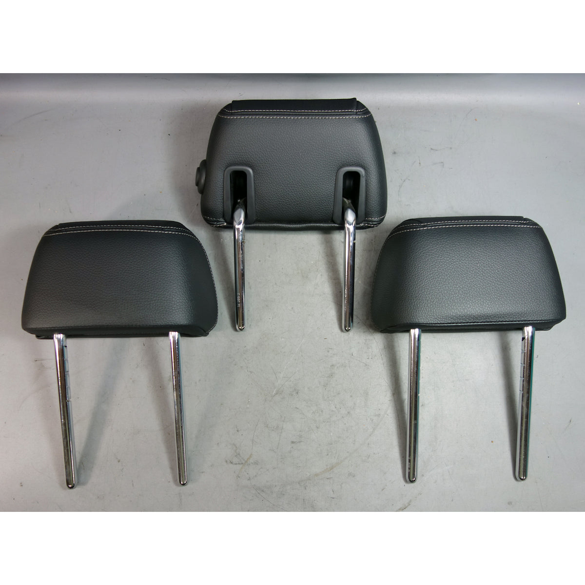 2017-2020 BMW 5-Series G30 OEM Rear Headrest Set Black Dakota Leather 530i 540i