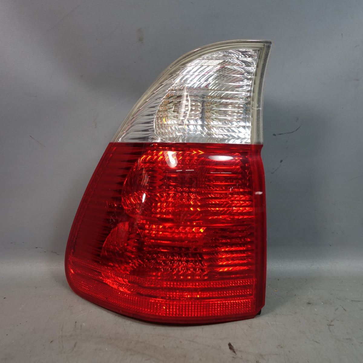 BMW E53 X5 Left Rear Outer Tail Light Lens w White Clear 2003-2006 OEM *Note*